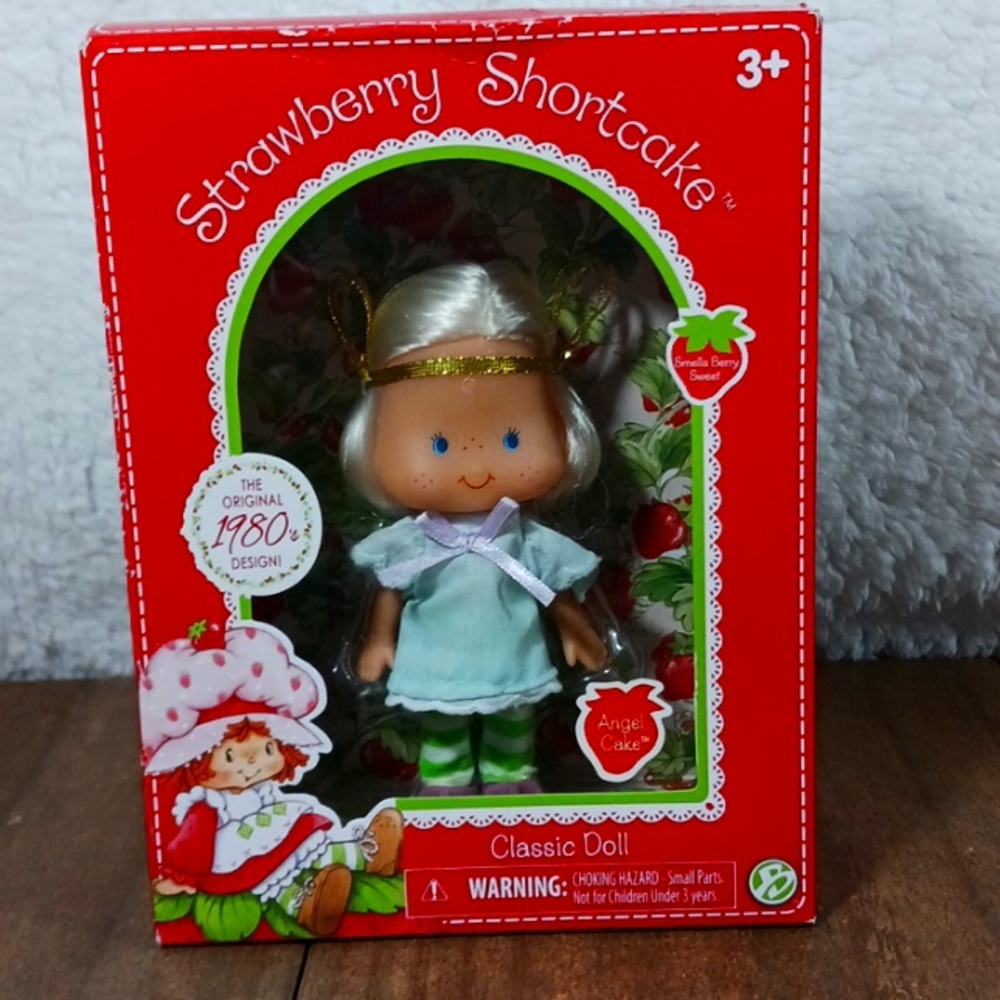 Strawberry shortcake doll (Angel Cake) 2017 reproduction of 1980's dolls.